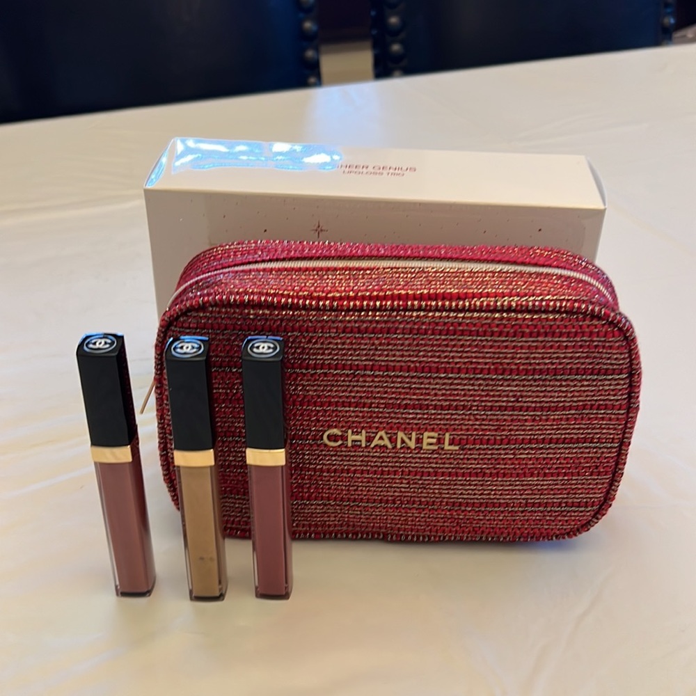 Chanel Holiday Sheer Genius Lip Gloss Kit with make up bag